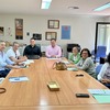 El secretario técnico de la UNE, Joaquín Corbacho, presenta a los directores de las colecciones académicas de la UEx el proceso de evaluación del sello de calidad CEA-APQ en una reunión celebrada en Cáceres el 12 mayo 2023